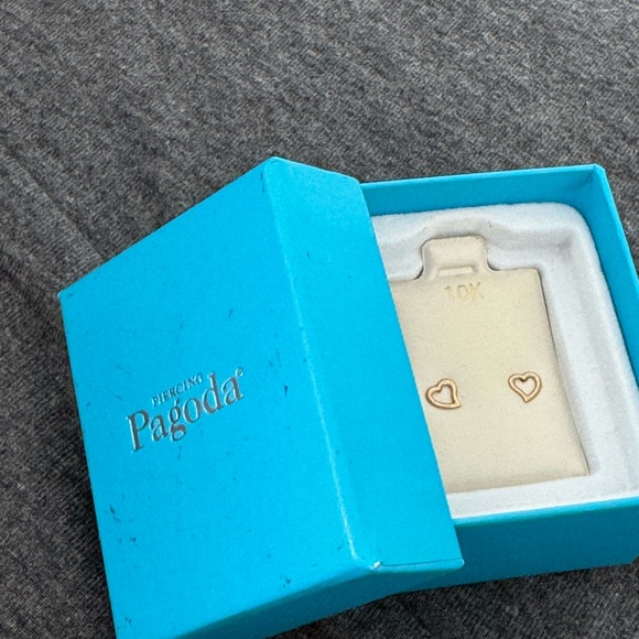 10k gold heart earrings - Picture 2 of 5